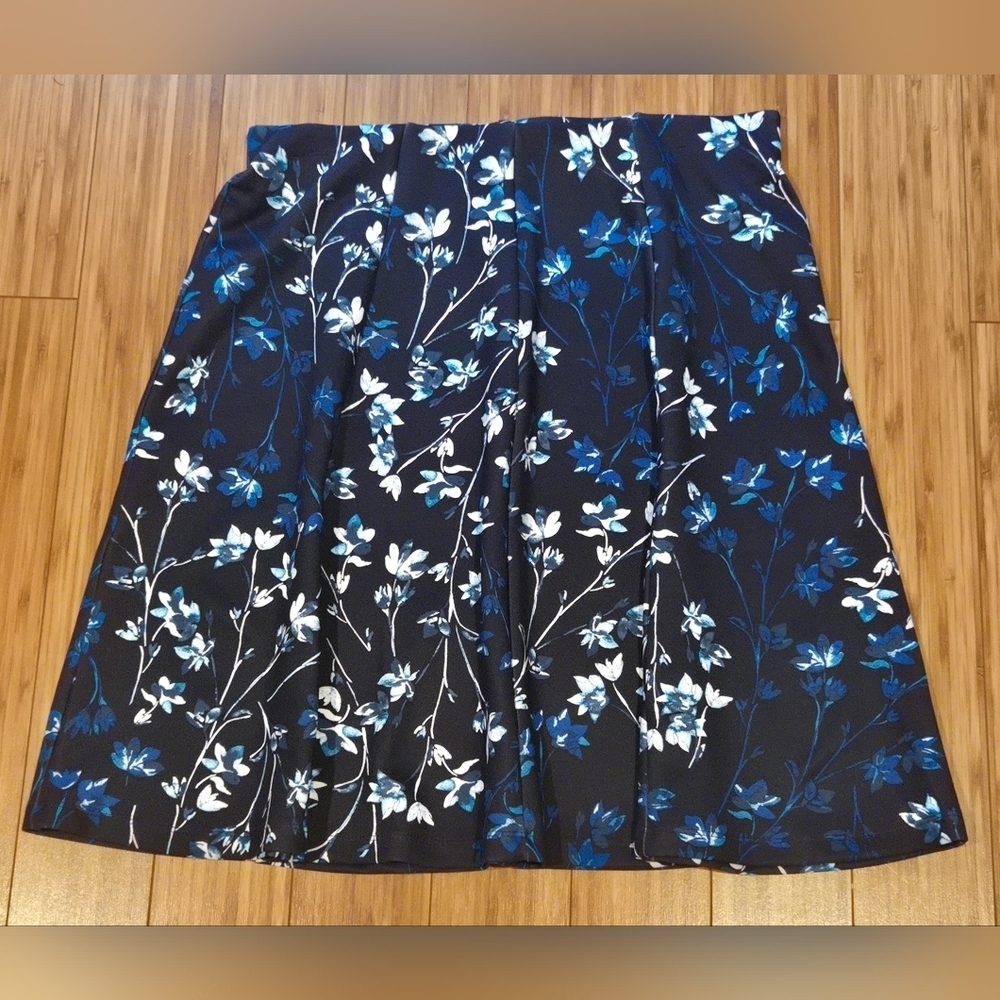 NWOT Roz & Ali Floral A-Line Skirt
